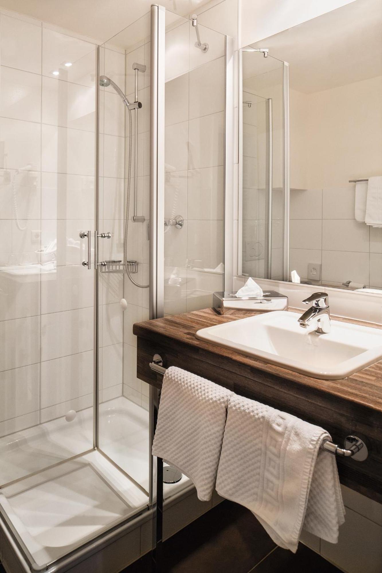 Standard Double Room,702503383:JPEG