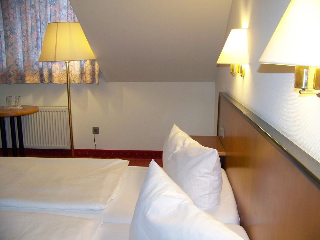 Double Room two Extra Beds,702518032:JPEG