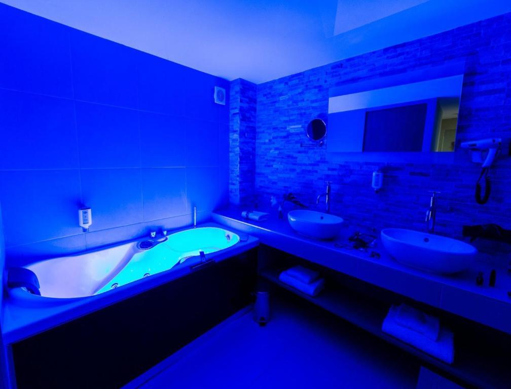 Duplex Suite Spa Bath
