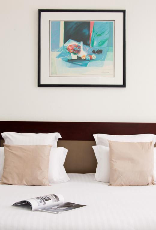 Executive Suite,1208513800:JPEG