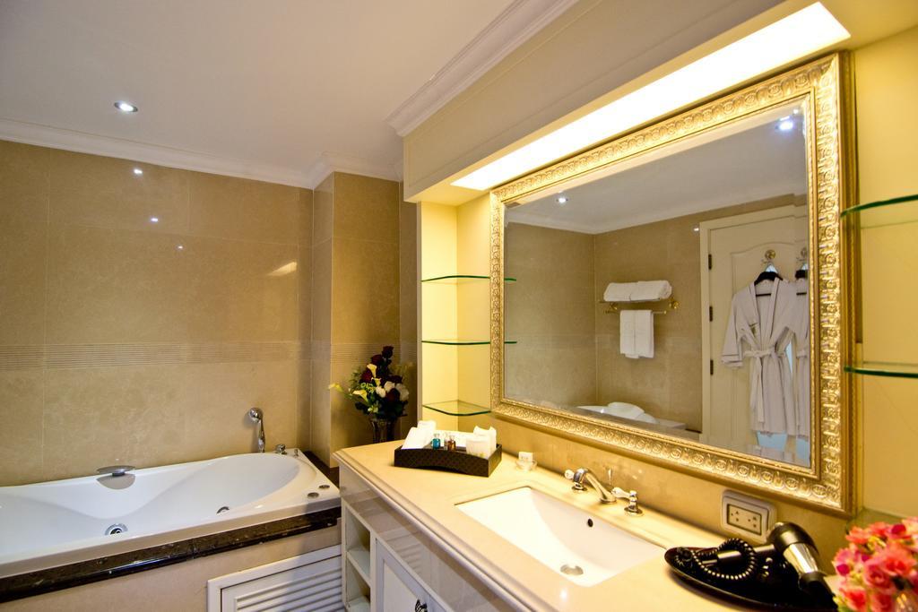 Deluxe Double Room with Spa Bath,448894914:JPEG