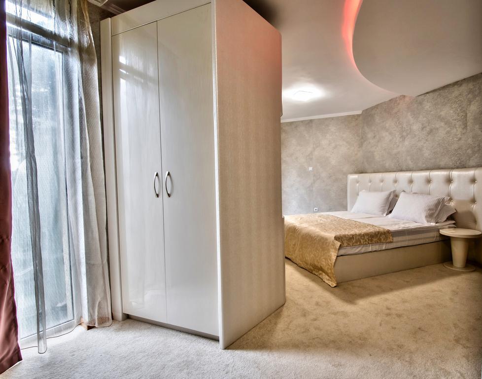 Deluxe Suite with Balcony
