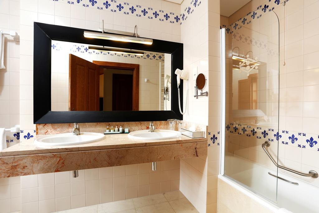 Standard Double Room,449734329:JPEG