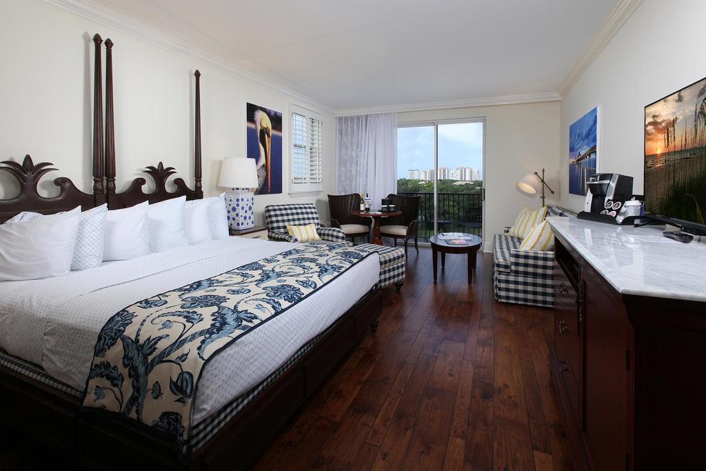Deluxe King Room Lake View Balcony