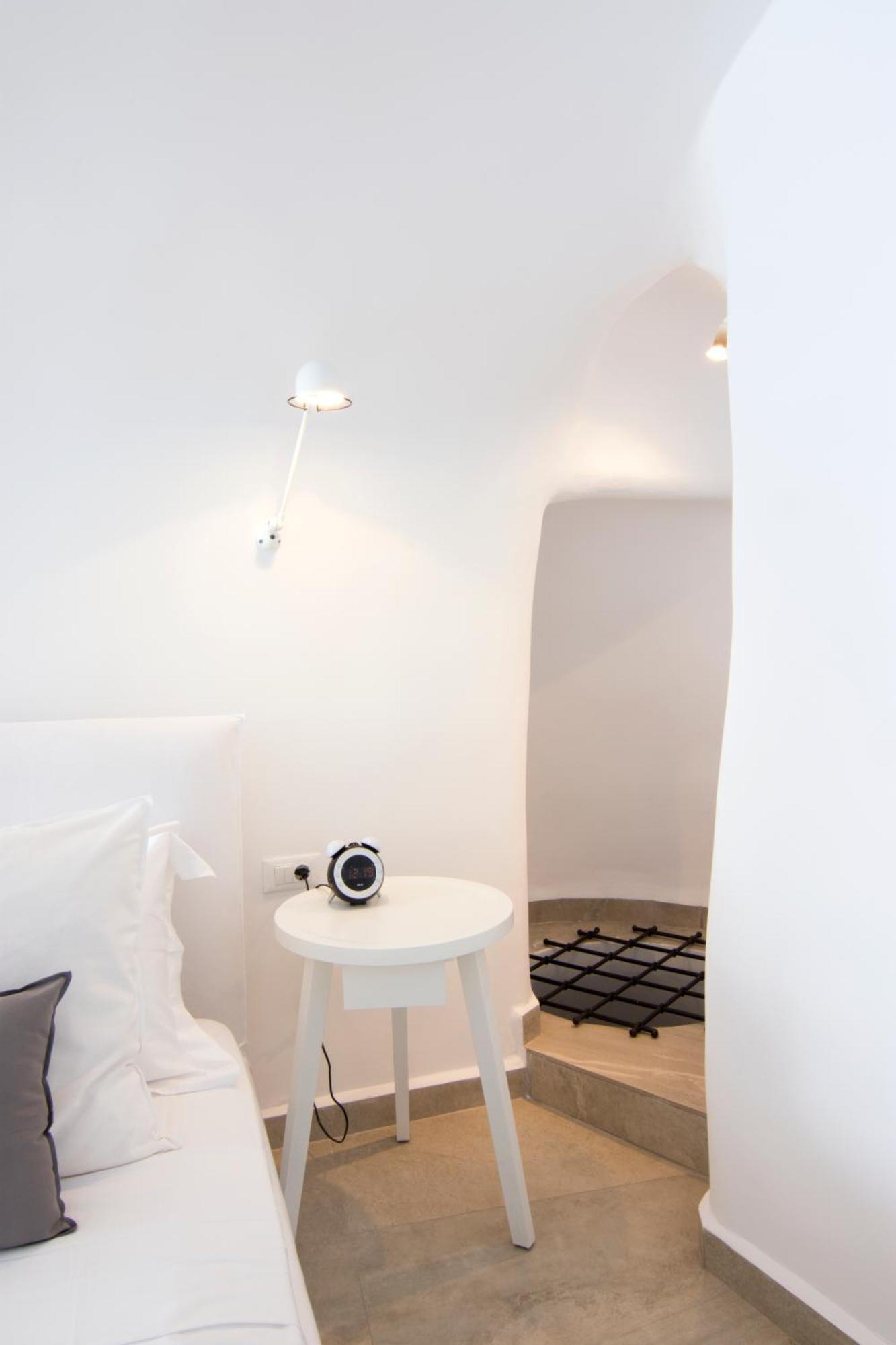 Honeymoon Suite with Private Pool & Caldera View,514798566:JPEG