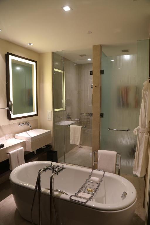 Deluxe City View Room Twin Bed