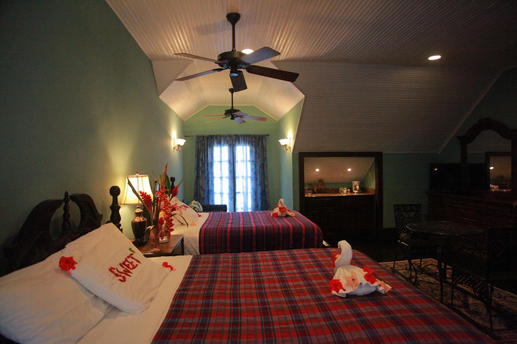 Deluxe Queen Room with Two Queen Beds,461009394:JPEG