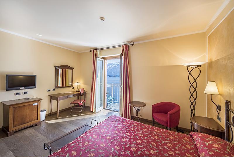 Double or Twin Room Lake View