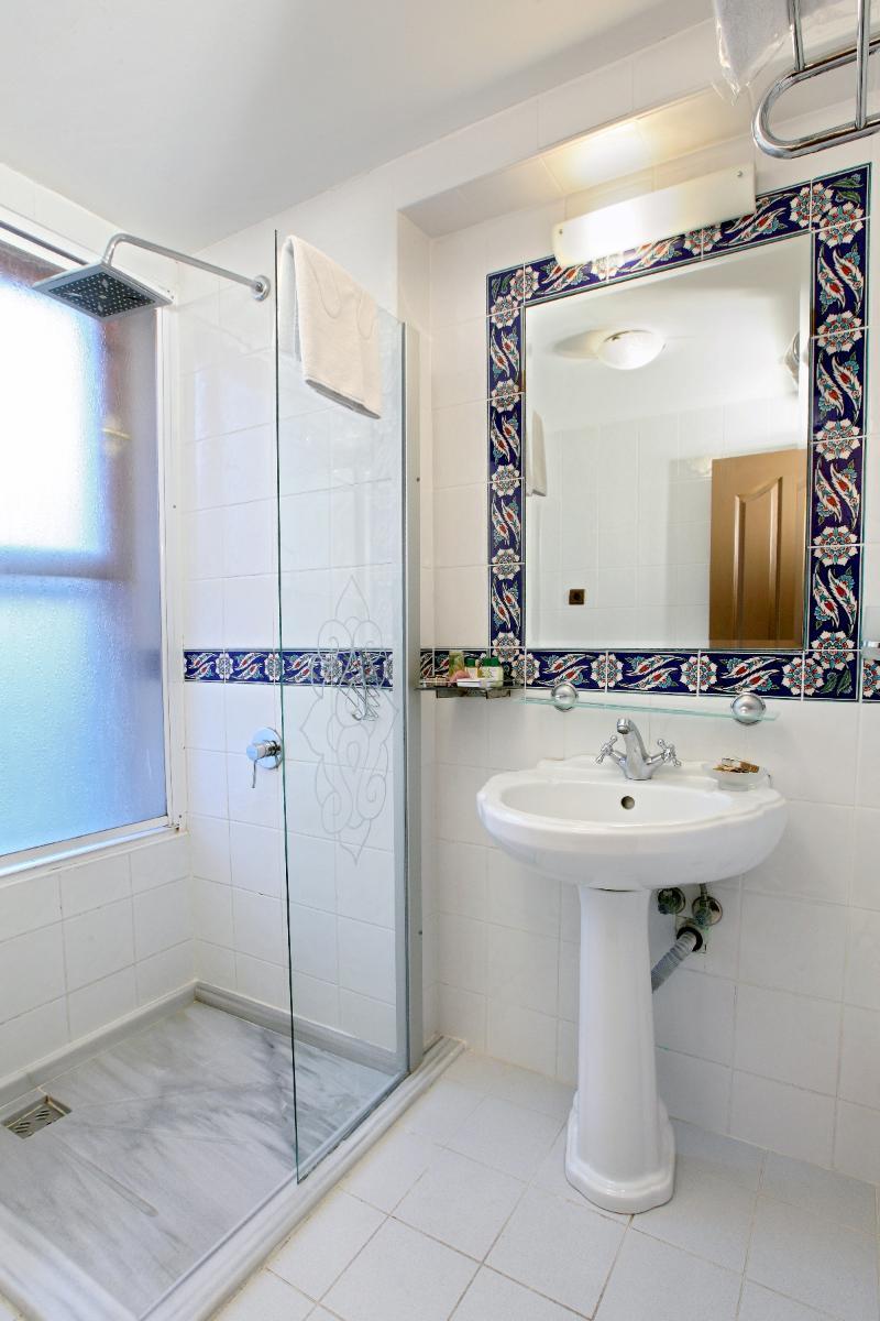 Standard Double or Twin Room,1024915741:JPEG