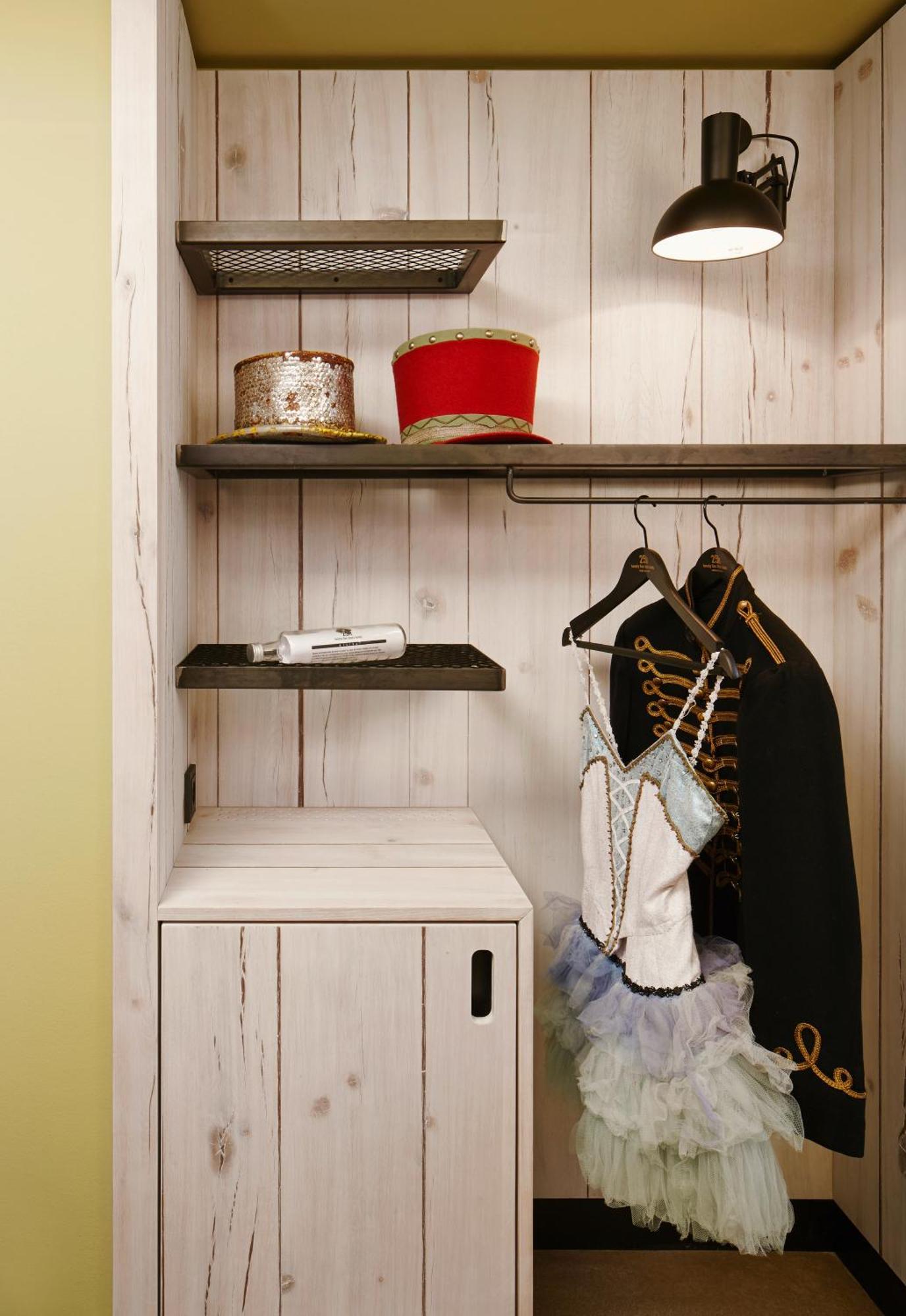 Gigantic,1155136329:JPEG