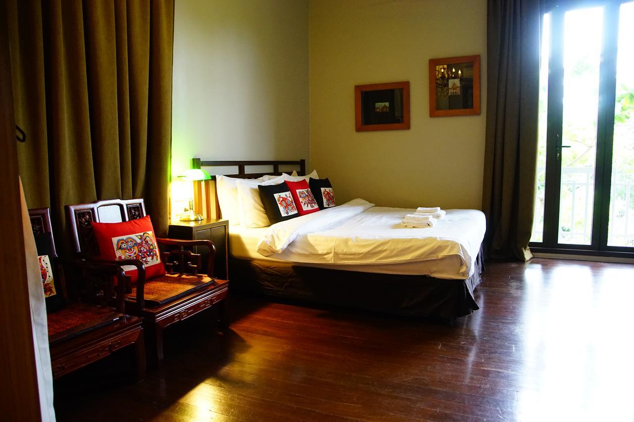 Deluxe Canal View King Bed