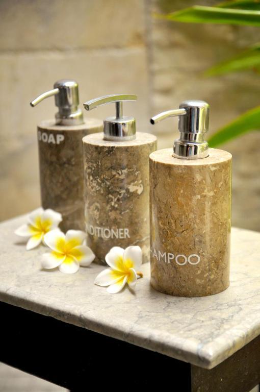 Bungalow (2 Adults),50766349:JPEG