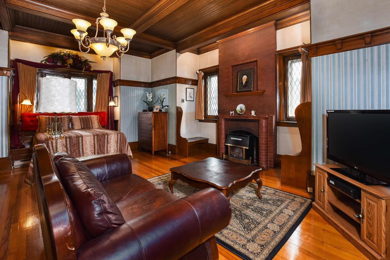 Suite 101 - Queen Suite with Private Entrance - Ground Floor