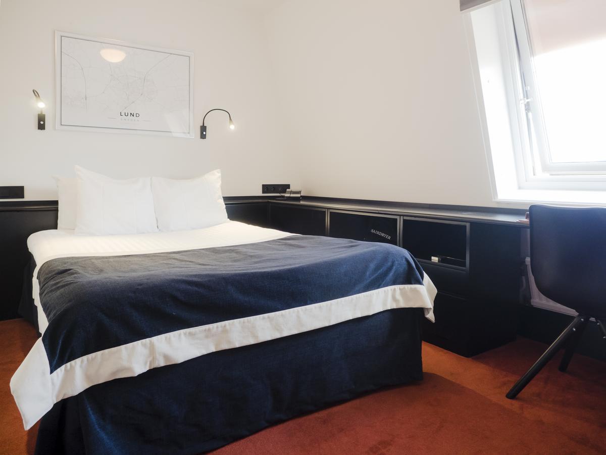 Queen Room 140 cm bed