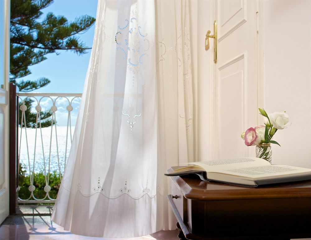 Camera Classic Matrimoniale/Doppia con Letti Singoli con Vista Mare