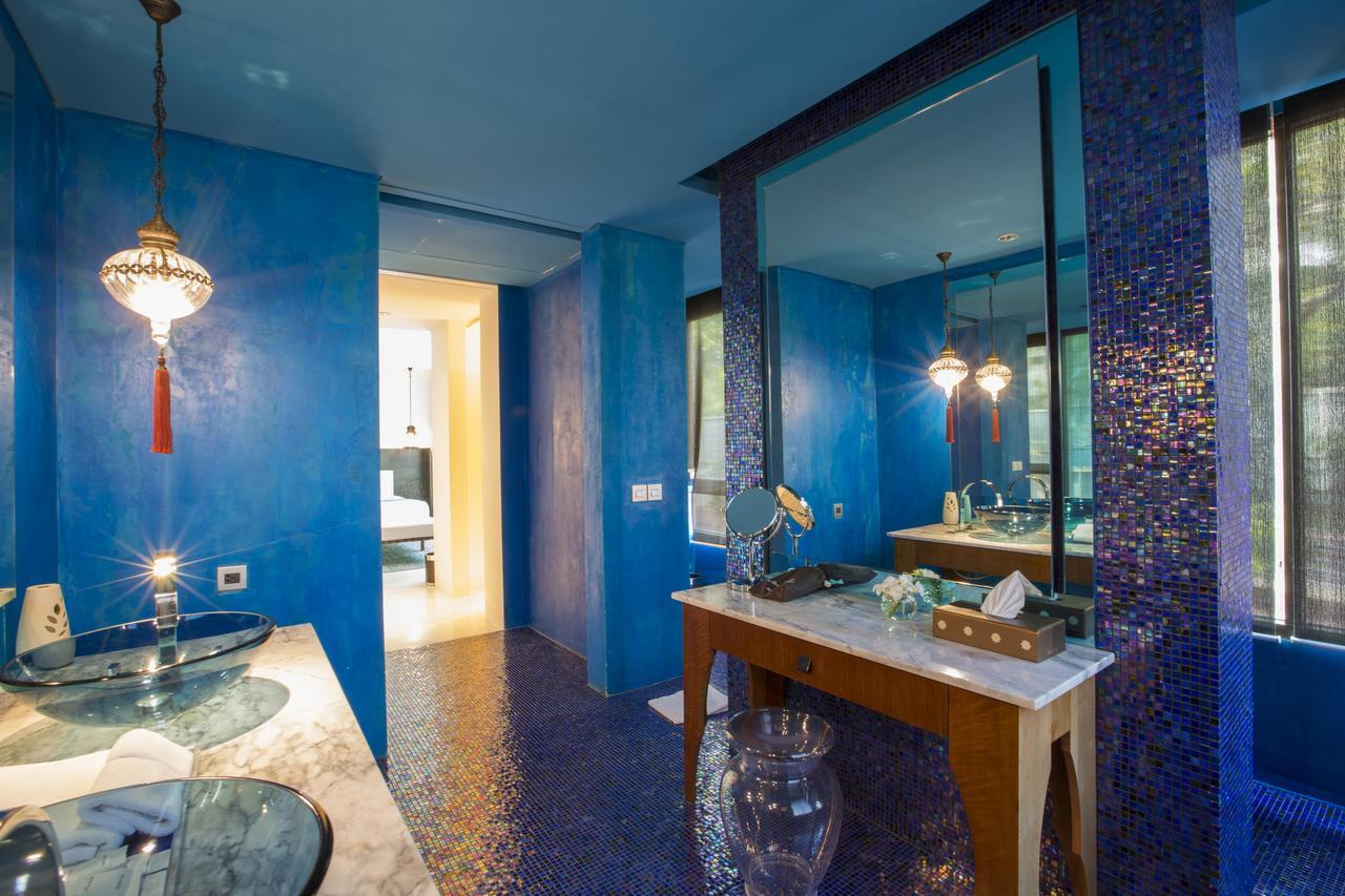 Oceanfront Suite Bedroom Jacuzzi