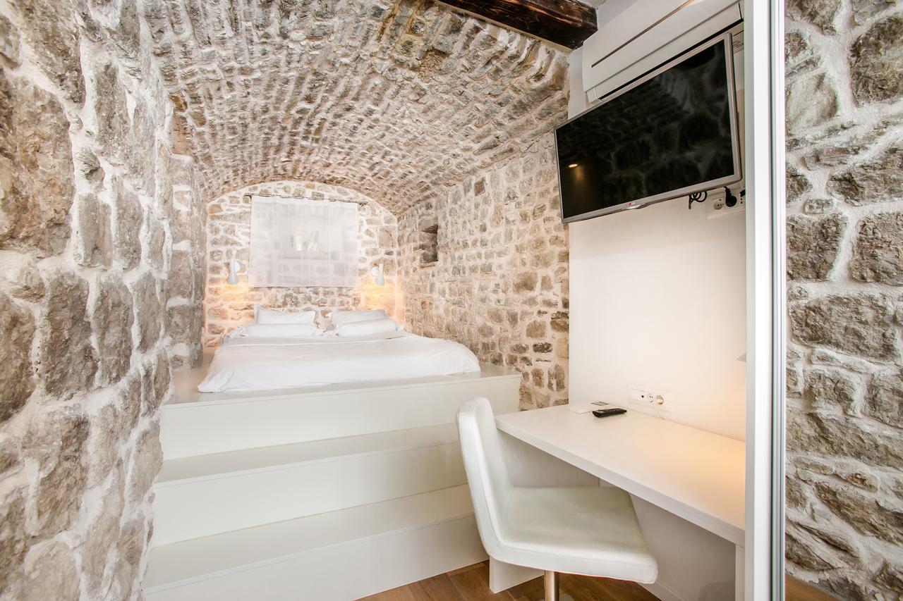 Deluxe Three-Bedroom Villa with Terrace and Spa Bath - Radmilovica Street 19