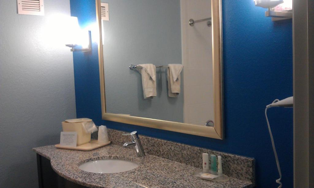 Double Room with Two Double Beds - Hearing Accessible/Non-Smoking,53886655:JPEG