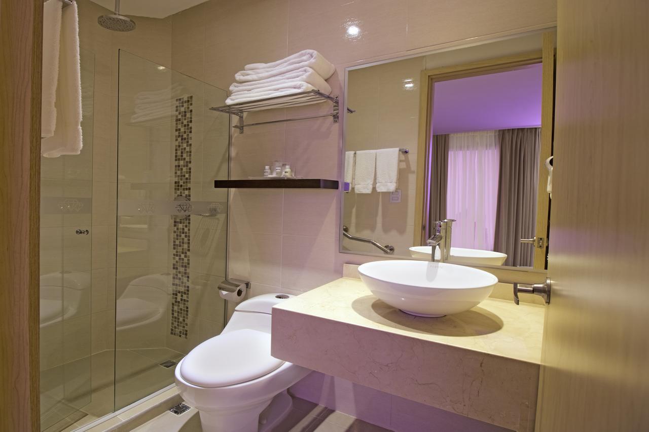 Suite con cama grande y vistas a la ciudad - No fumadores