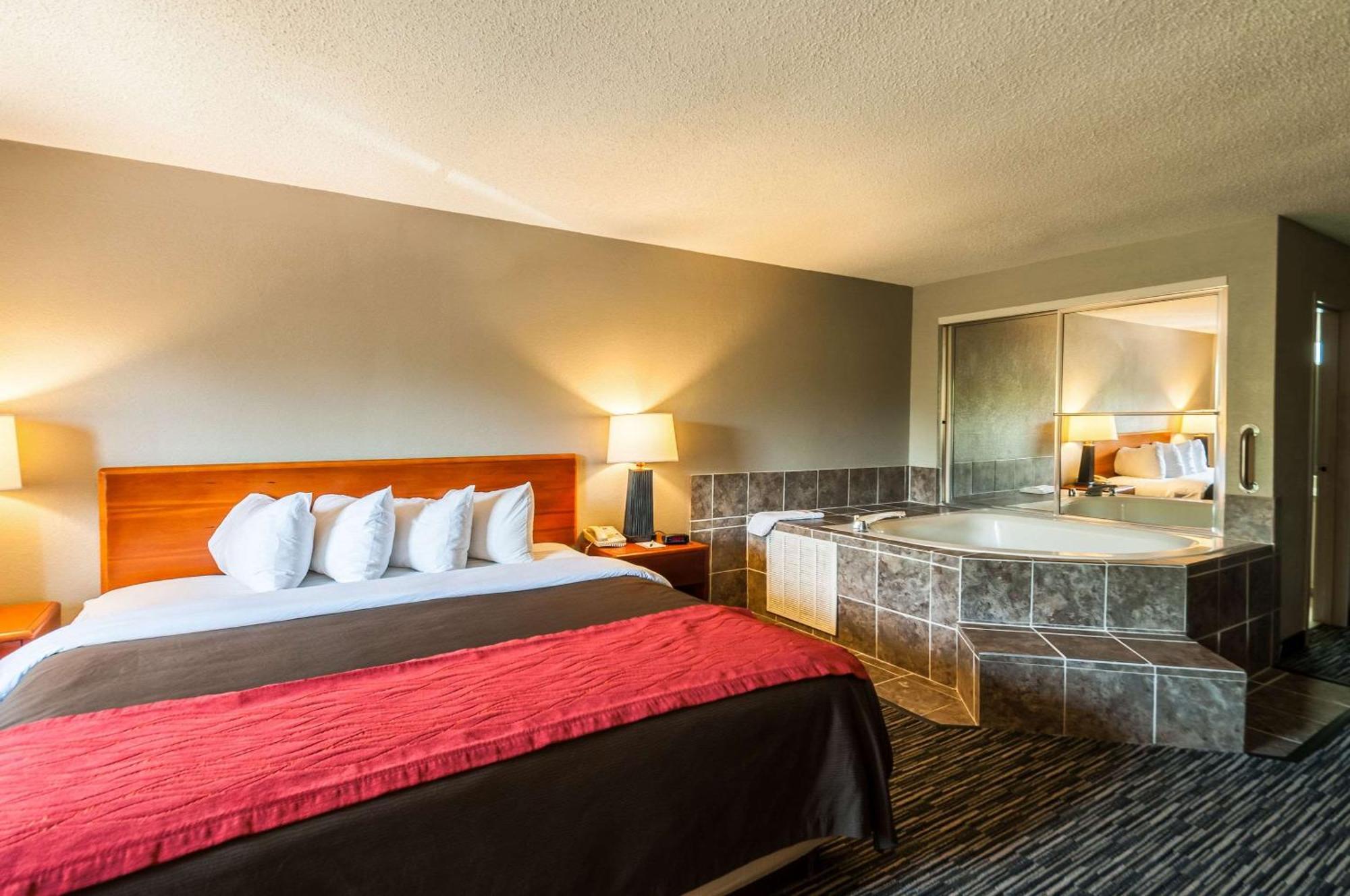 King Room with Whirlpool - Non-Smoking