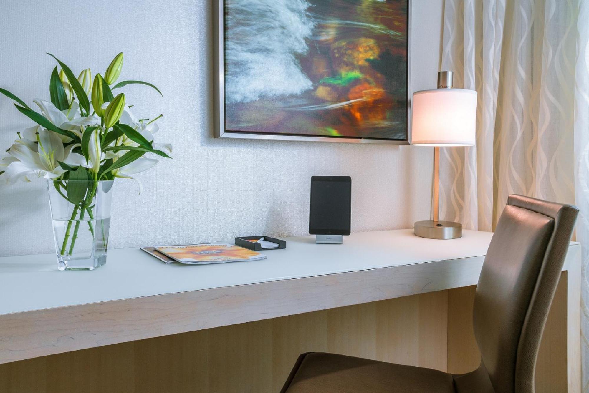 Earth Tower Horizon King Suite
