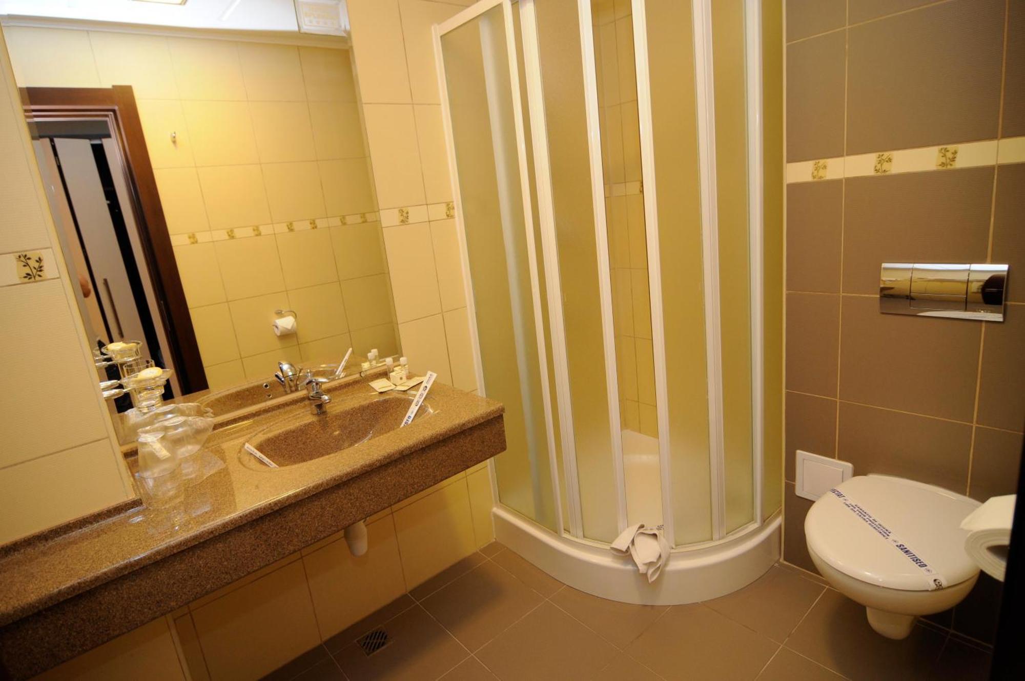 Double or Twin Room with Street View