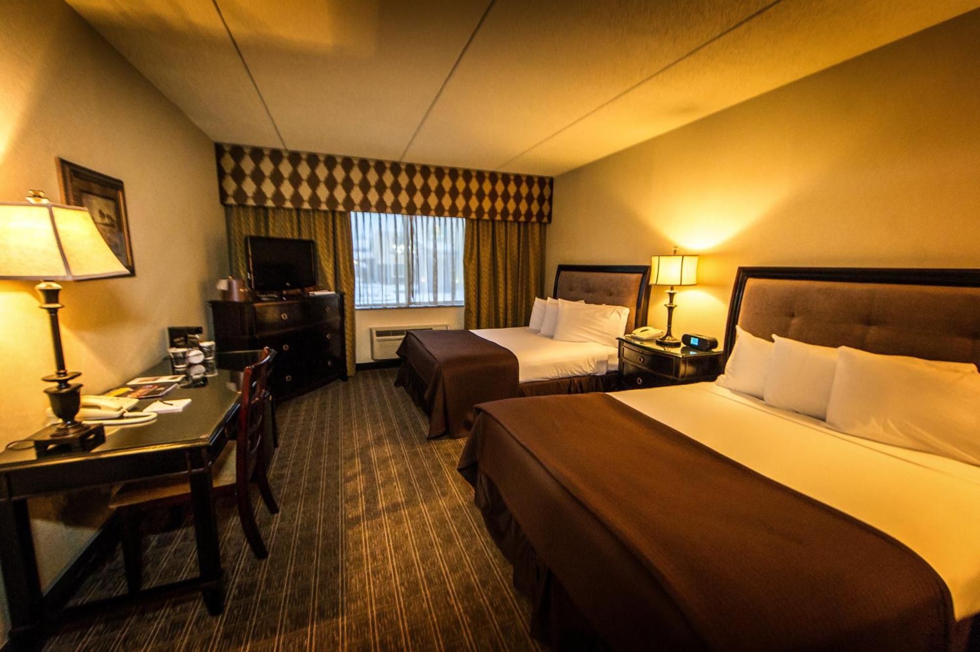 Queen Room with Two Queen Beds - Non-Smoking,840262484:JPEG