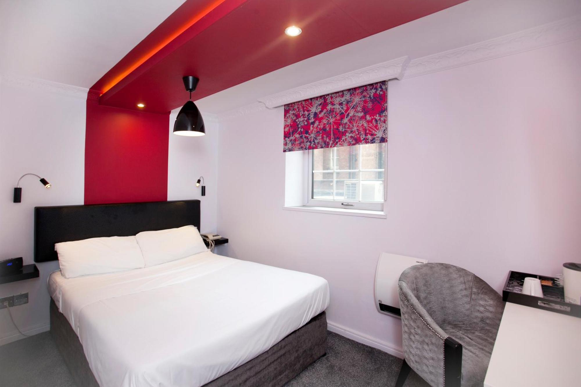 Small Double Room Non-Smoking,1274165830:JPEG