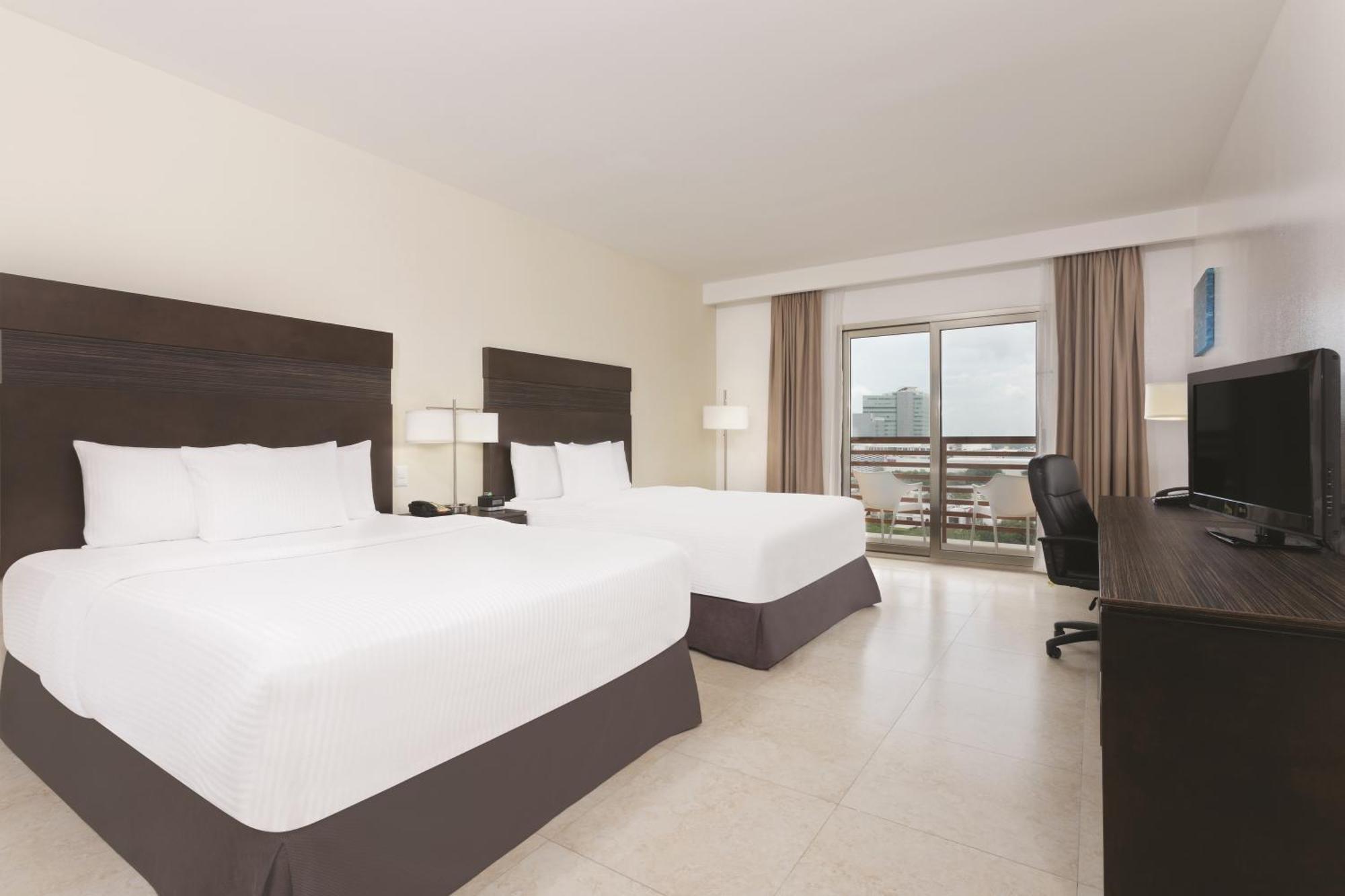Deluxe Family Room City View Non-Smoking