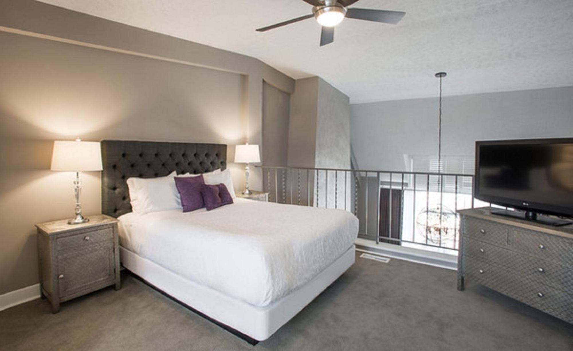 Premier Queen Loft