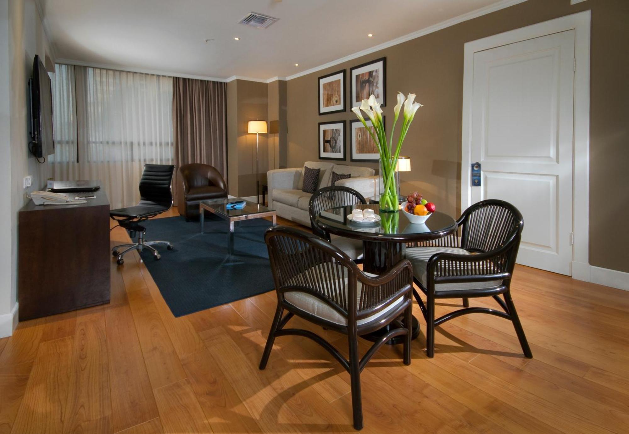 Business Suite,813104601:JPEG