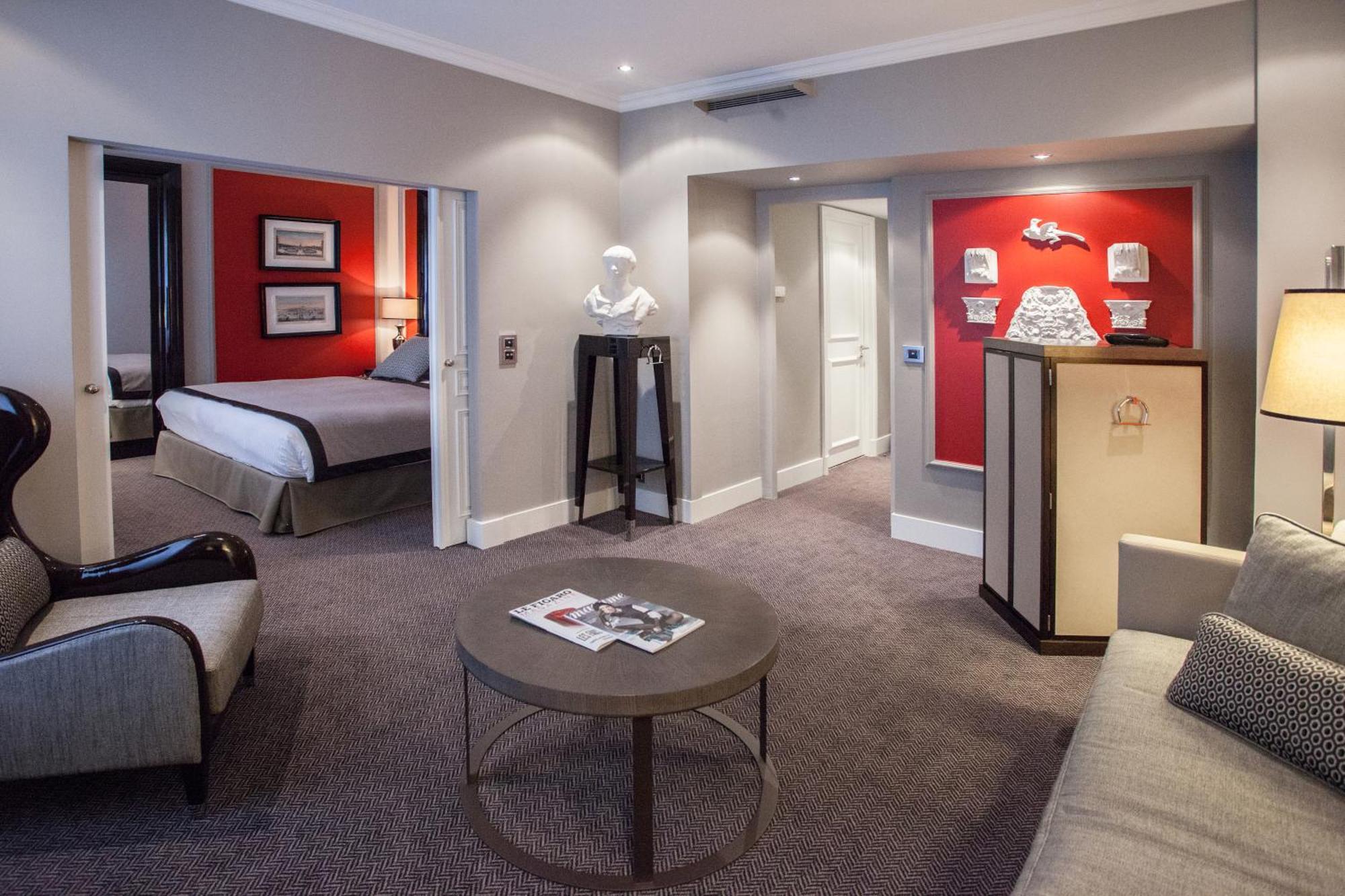 Suite Courtyard View