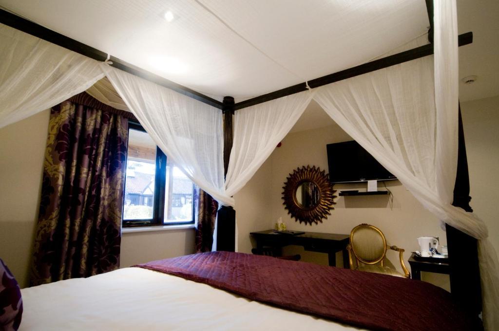 Four Poster Bedroom