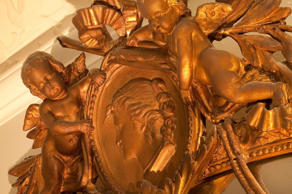 Apartment with Kitchenette,1279131385:JPEG