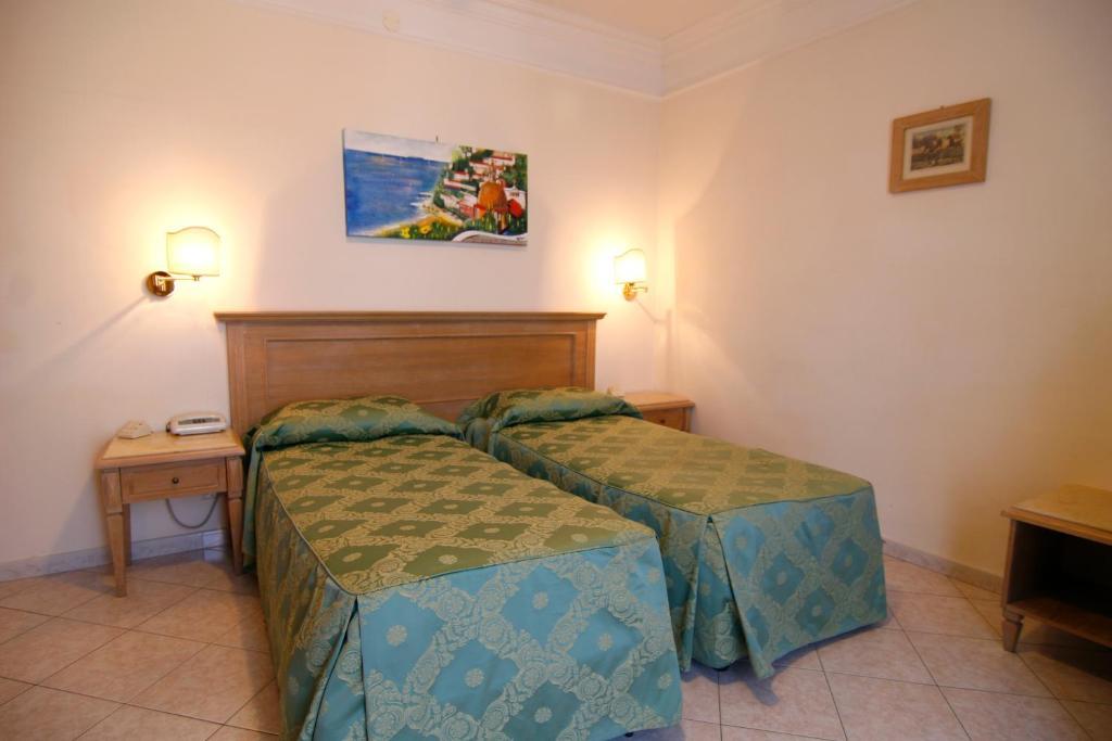 Triple Room,61037206:JPEG