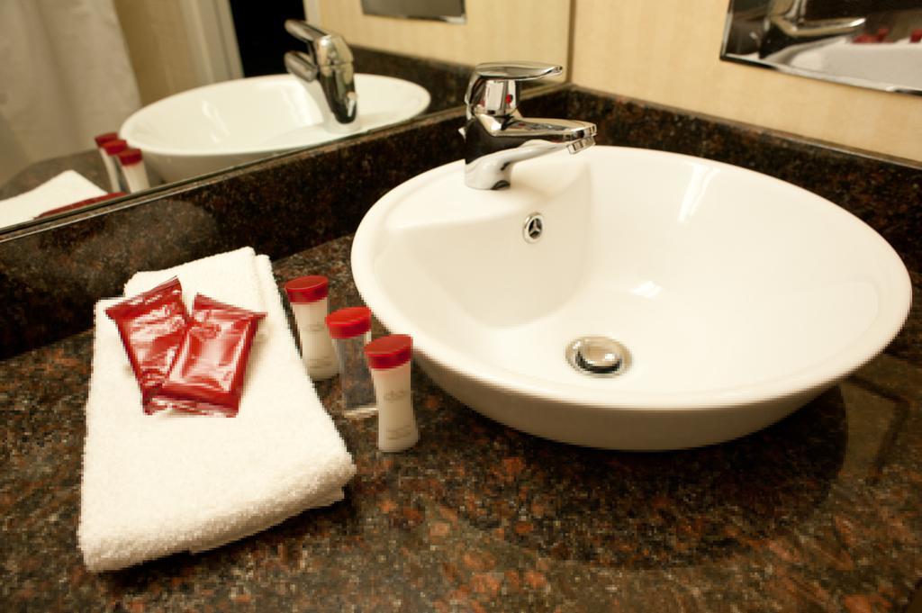 Business King Room with Balcony and Interior Courtyard - Stair Access Only/Non-Smoking