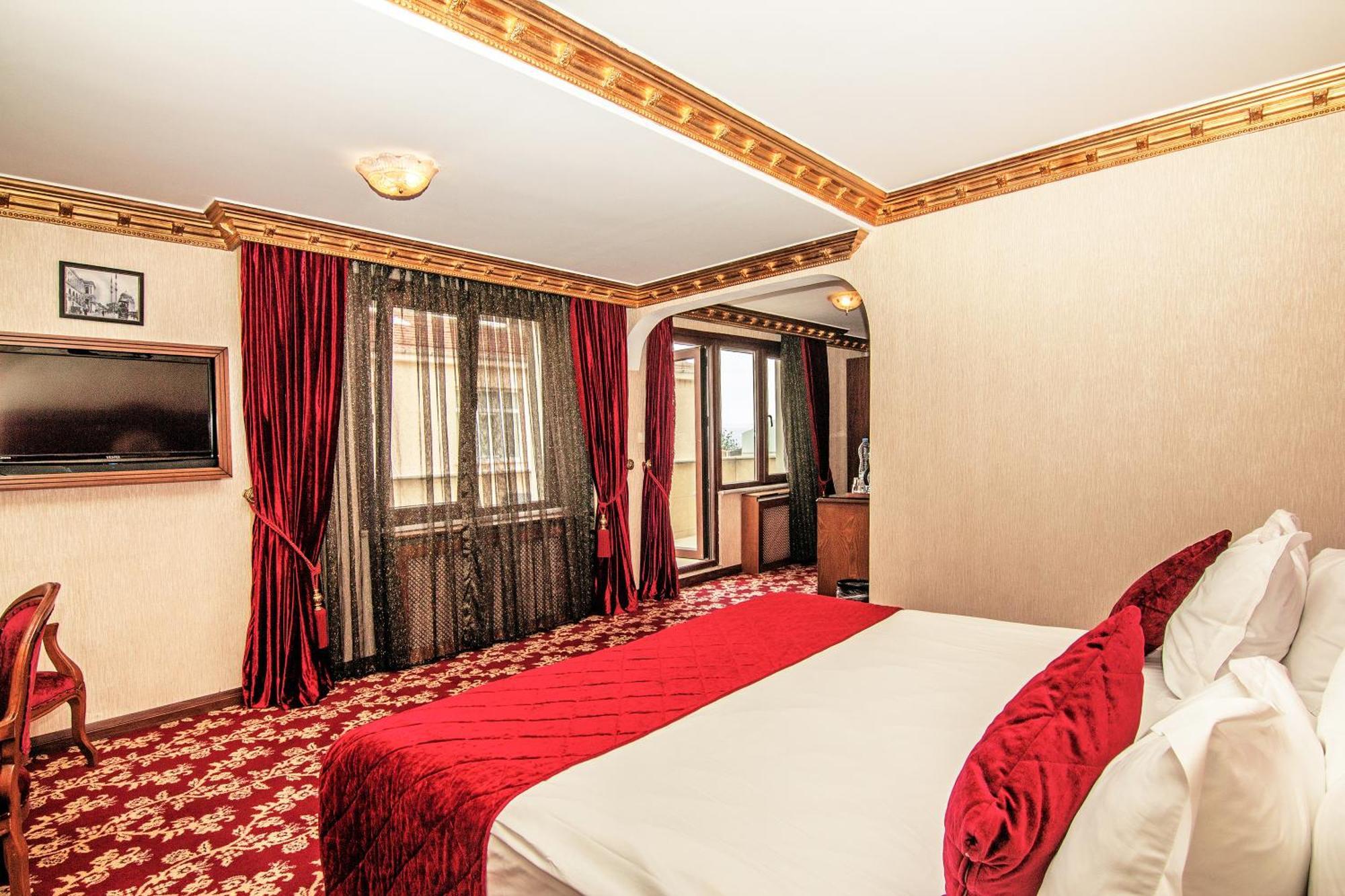 Deluxe Queen Room with Balcony,670183800:JPEG