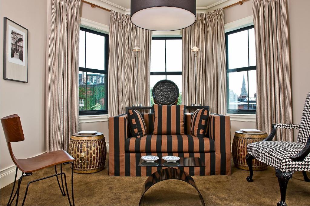 Studio Suite,678206946:JPEG