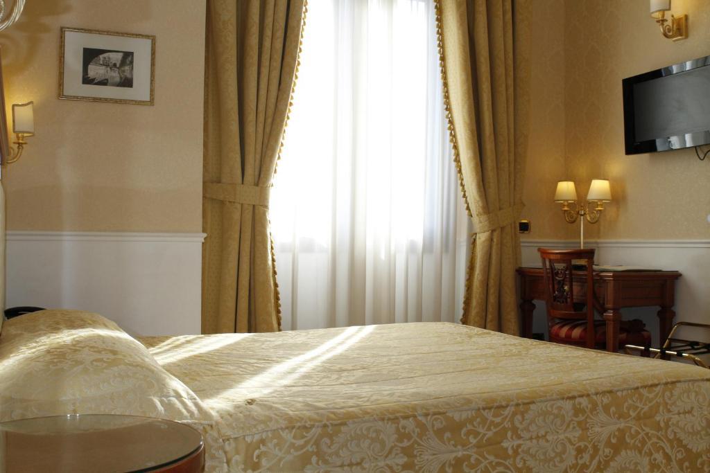 Single Room,706213288:JPEG