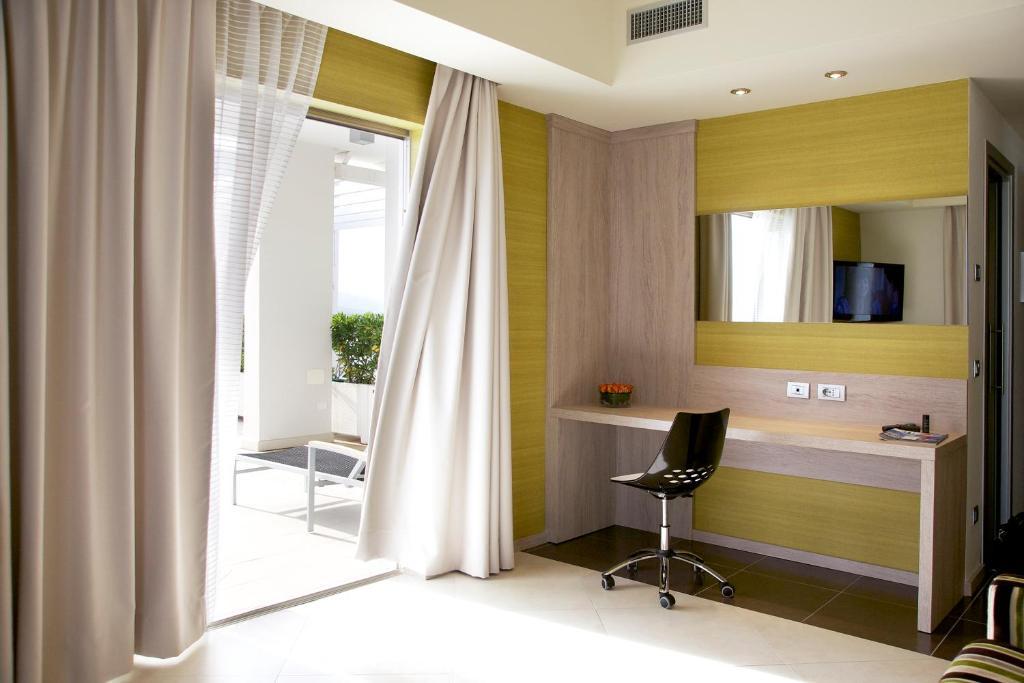 Suite with Jacuzzi,830435357:JPEG