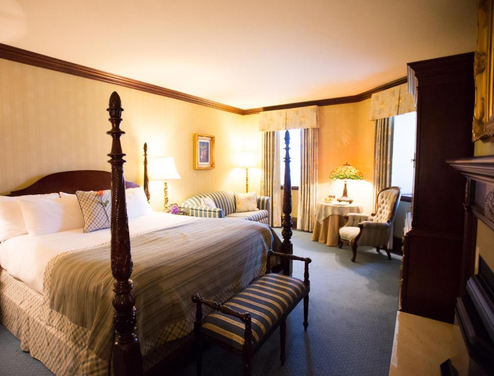 Deluxe King Room