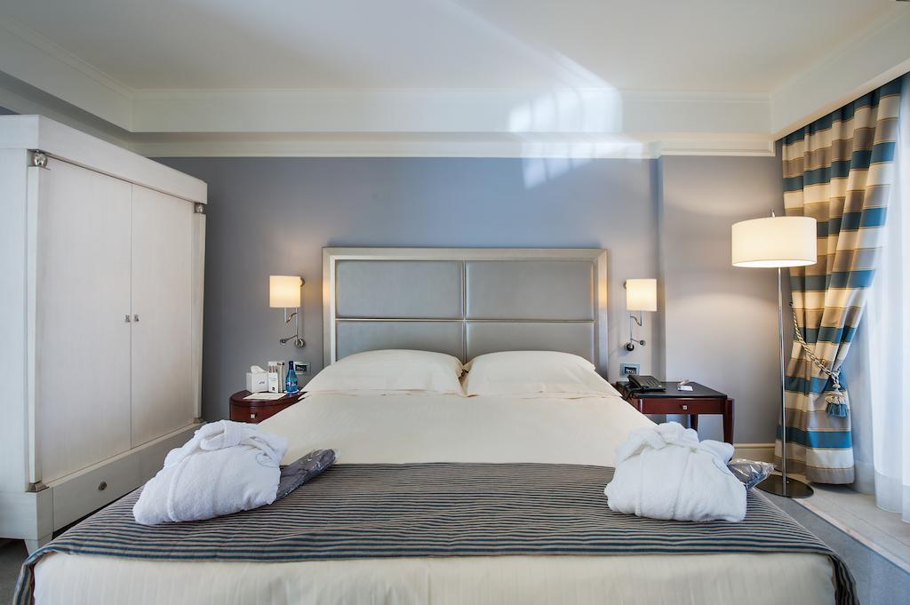Comfort Queen Room