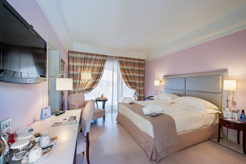 Family Queen Room