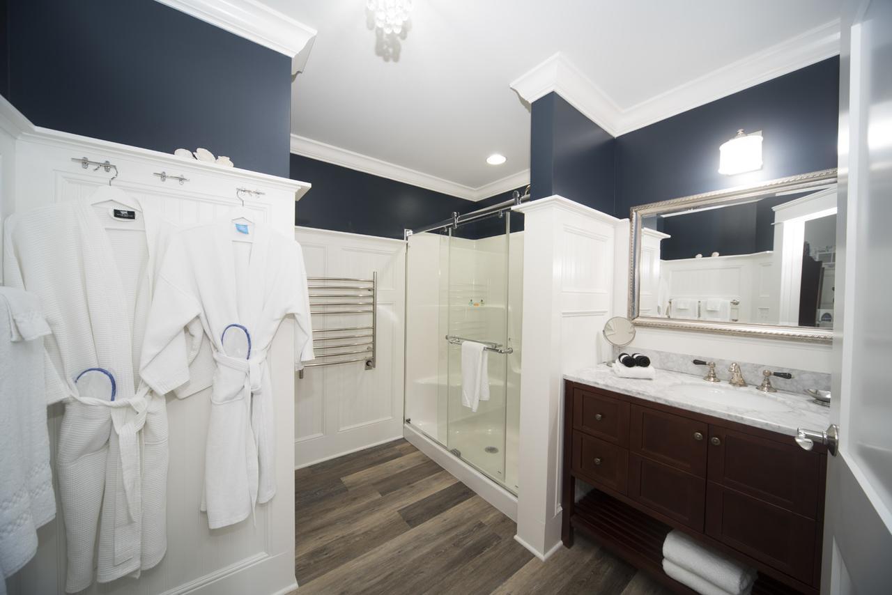 Junior Suite with Balcony (Stateroom)