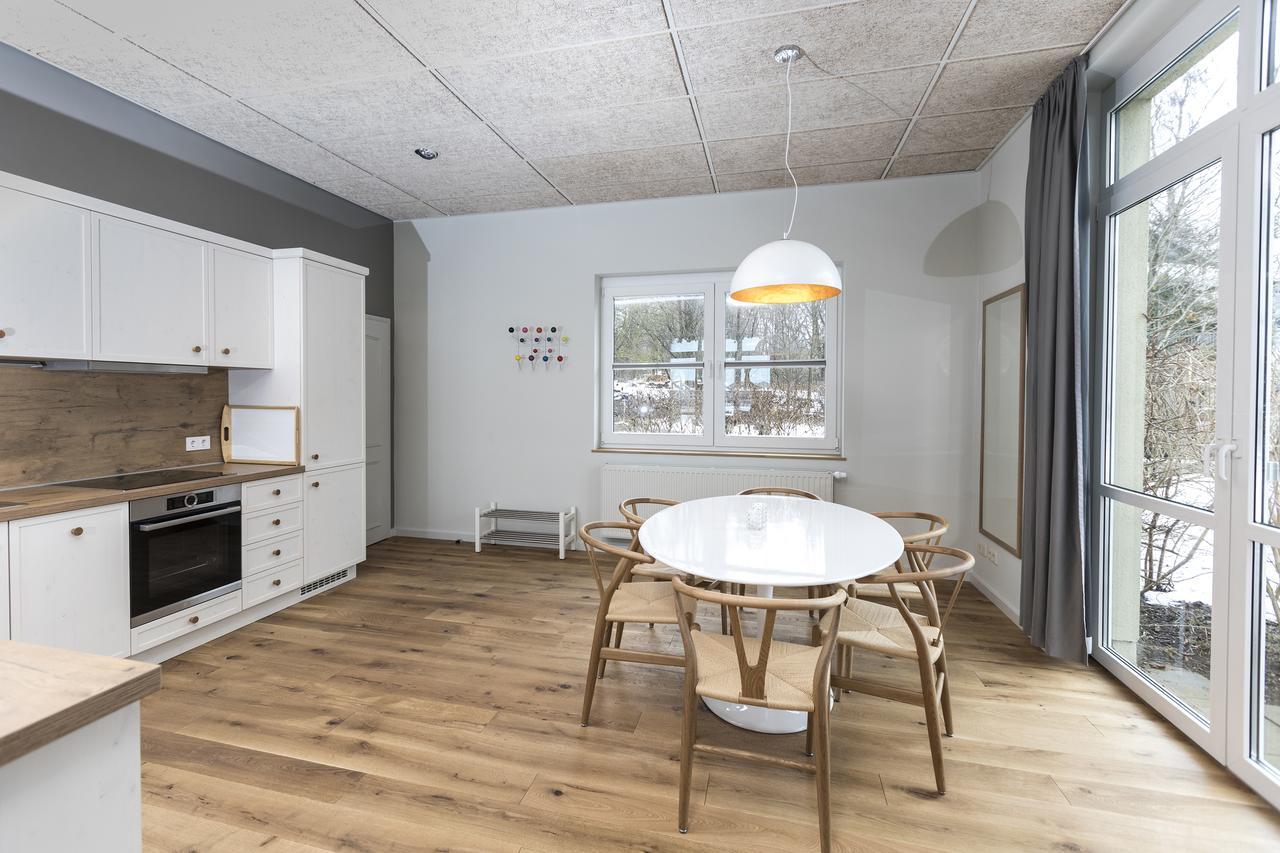 Apartment an Land F