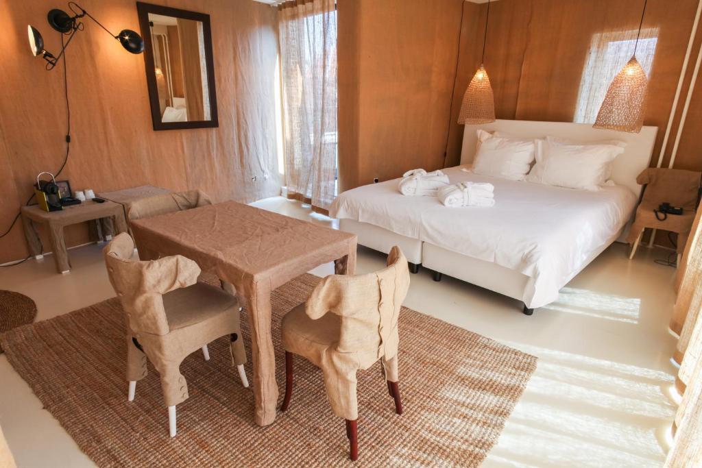 King Suite with Balcony,63353014:JPEG