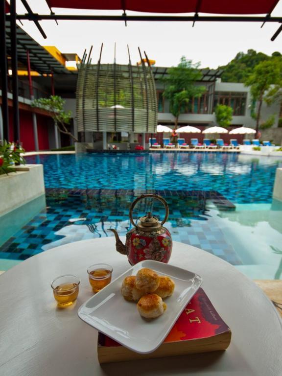Deluxe Double or Twin Room with Pool Access