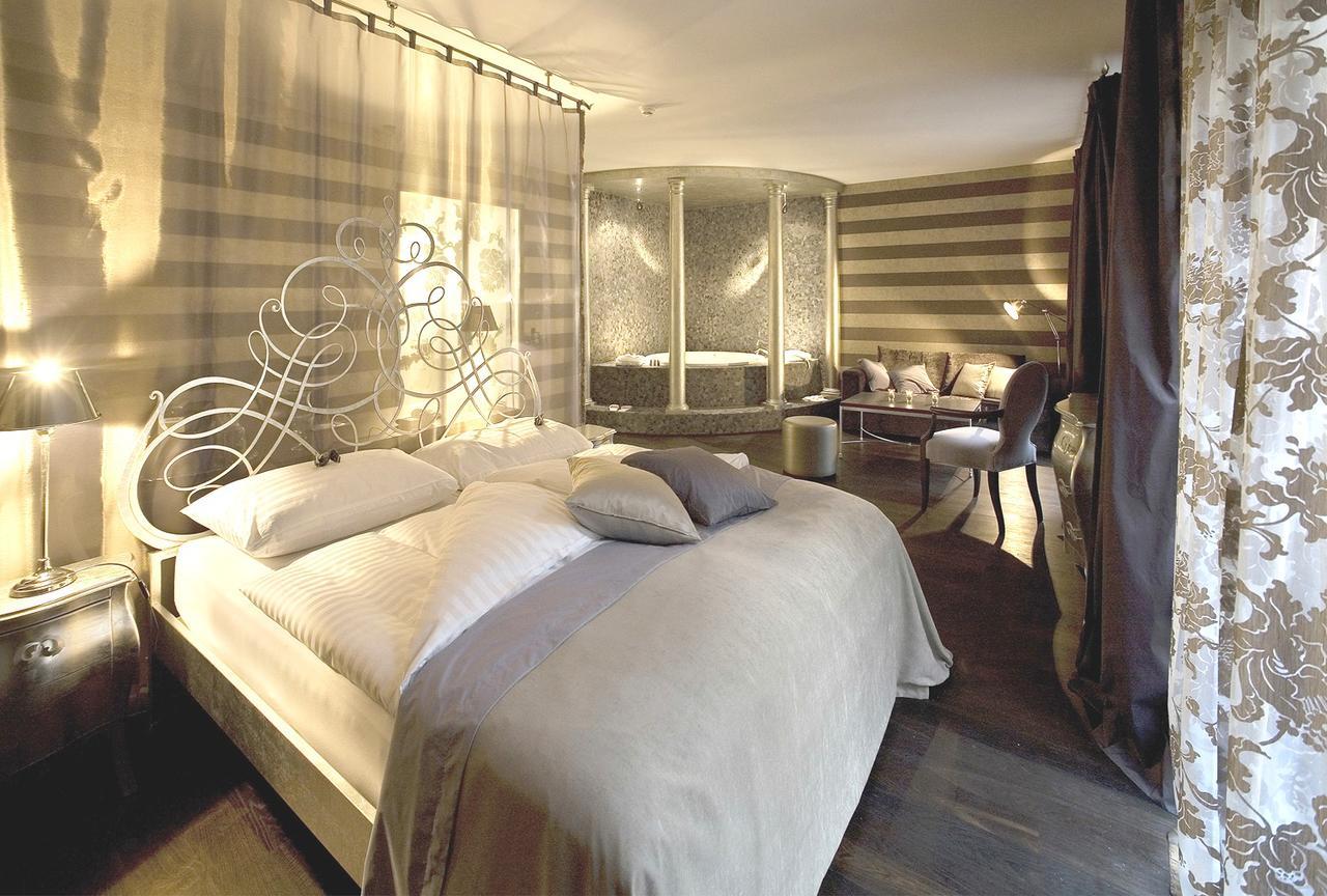Deluxe Suite Spa Bath,1623660108:JPEG