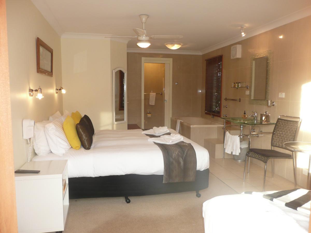 King Room with Spa Bath