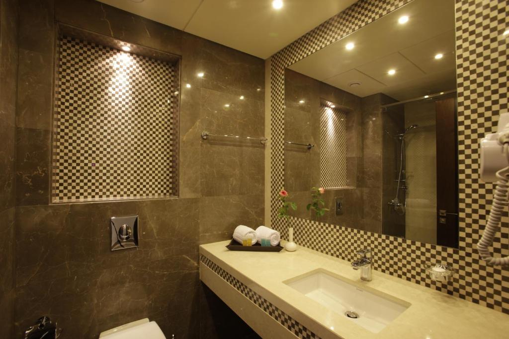 Two Bed Rooms Family Suite Sea View with balcony
